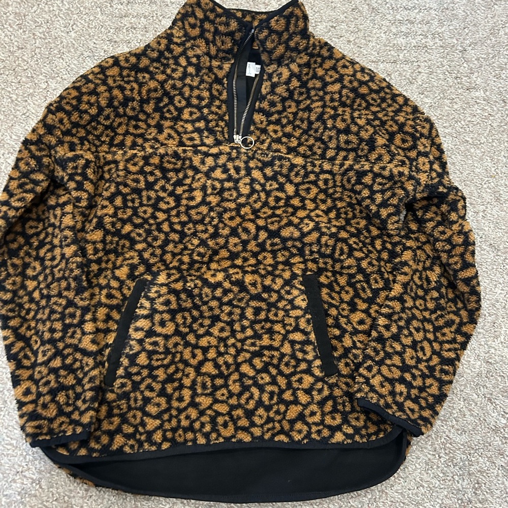Time and Tru Black and Tan Patterned Fleece